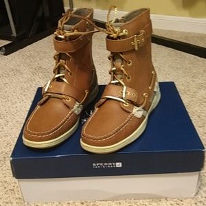 Brand new Sperry High Top Booties